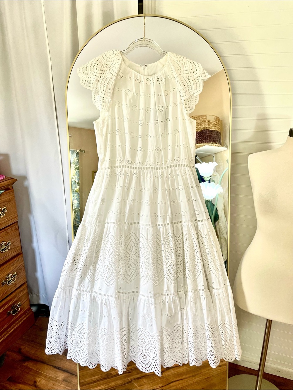 Antoni Melani White Eyelet Tiered Cotton Midi Dress NEW Size 8 Flutter Sleeves